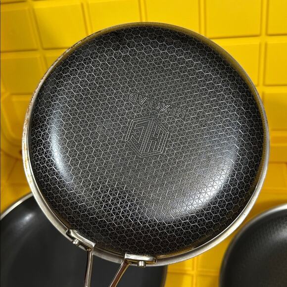 HEXCLAD 4 Piece Nonstick Stainless Steel Frying Pan Set 8,10 12” $400 - Picture 7 of 7